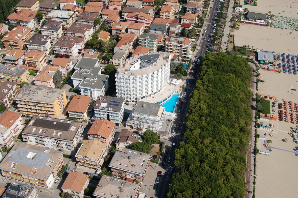 Hotel Lido Альба-Адріатіка Екстер'єр фото